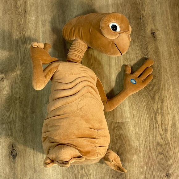 Toys R Us 20th Anniversary Taking E.T. Doll 24” speaks & lights up Large Working - Picture 11 of 11